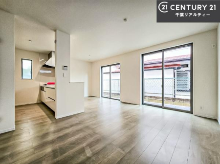 ���r���O �S�n�ǂ����r���O�͉Ƒ������R�ƏW�܂�܂��B�Ƒ��c�R�̎��Ԃ����������ł��B���Ƒ��ƁA����w�[���������Ԃ��߂��������ł��ˁB