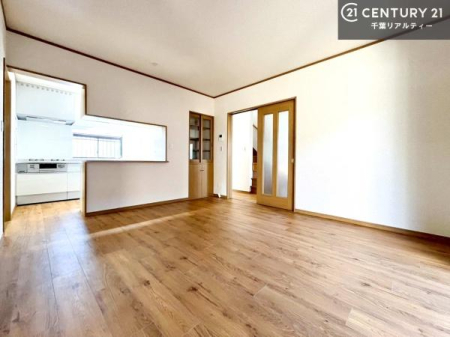 ���r���O �J�����̂���L�XLDK�I�\�t�@�[��_�C�j���O�e�[�u����u���Ă������ɂȂ�Ȃ��̂ŉ��K�ɉ߂����܂��I�R�~���j�P�[�V���������₷�����r���O�ł��I