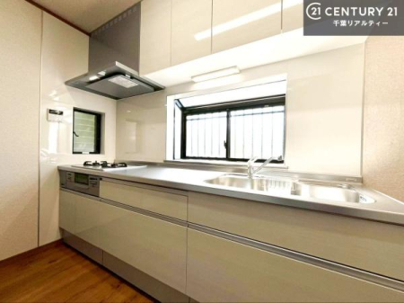 �L�b�`�� ��Ƃ����₷���V�X�e���L�b�`���ł��I���[����������t���Ă���̂ŁA�����X�y�[�X�ɕ���u���Ȃ��čςނ̂ŁA�L�X�g���āA���K�ɍ�Ƃ��ł��܂��I