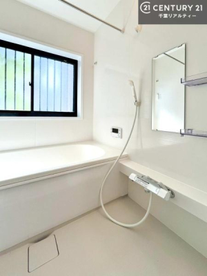 ���� ������Ƃ����������̂���o�X���[���I���K�ȃo�X�^�C��������܂��I
1���̔�����������Ɩ����Ă����f�G�ȃ����N�[�[�V������ԂɂȂ肻���ł��ˁB