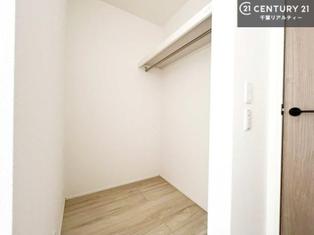 ���[ �E�H�[�N�C���N���[�[�b�g�t���ł��B��������̂��m���Ȃǂ����[���Ă��������ł��ˁI���ɂ���@�������ȂǋG�ߕ��̑傫�ȉƓd�����[�ł��܂��I