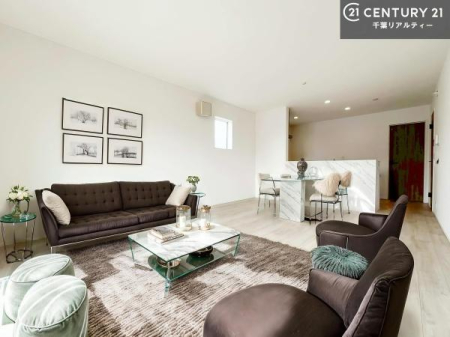 ���r���O �Ƌ��CG�p�[�X�ł��B�J�����̂���L�XLDK�I�\�t�@�[��_�C�j���O�e�[�u����u���Ă������ɂȂ�Ȃ��̂ŉ��K�ɉ߂����܂��I�R�~���j�P�[�V���������₷�����r���O�ł��I