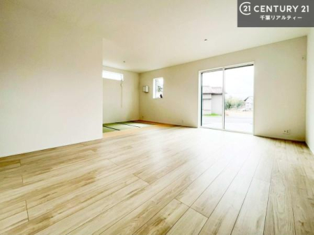 ���r���O �S�n�ǂ����r���O�͉Ƒ������R�ƏW�܂�܂��B�Ƒ��c�R�̎��Ԃ����������ł��B���Ƒ��ƁA����w�[���������Ԃ��߂��������ł��ˁB