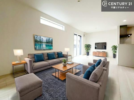 ���r���O �Ƌ��CG�p�[�X�ł��B�J�����̂���L�XLDK�I�\�t�@�[��_�C�j���O�e�[�u����u���Ă������ɂȂ�Ȃ��̂ŉ��K�ɉ߂����܂��I�R�~���j�P�[�V���������₷�����r���O�ł��I