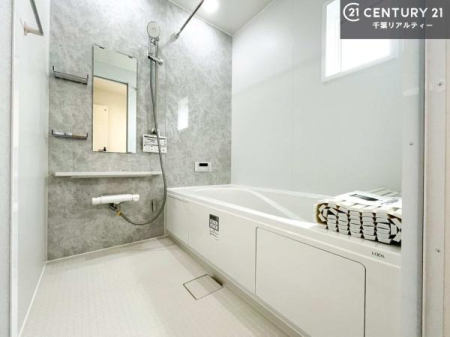 ���� ������Ƃ����������̂���o�X���[���I���K�ȃo�X�^�C��������܂��I
1���̔�����������Ɩ����Ă����f�G�ȃ����N�[�[�V������ԂɂȂ肻���ł��ˁB