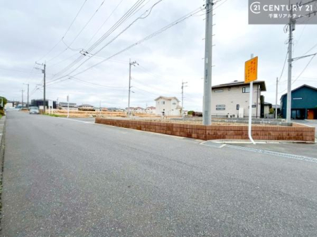 �O�ʓ��H�܂ތ��n�ʐ^ �S�䂭�܂Ō��n����������������悤�A�����ē��̂��p�ӂ������Ă���܂��B���C�y�ɂ��₢���킹�̏�A���z�̕�炵�ւ̈�������i�߂��������I