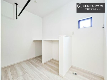 ���r���O�ȊO�̋��� ���ʏ��͍L�������h���[���[���t���I
�J�̓���ԕ��̎����ɂ͎����������Ή����Ă���̂ŕ֗��I�����󕨂����ߍ��ސS�z�Ȃ��I