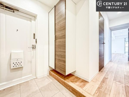 ���� �V���[�Y�{�b�N�X�t���Ȃ̂ŁA���ւ��Еt�����|�������₷���ł��I
�X�b�L���������ւŌ˂��J�����u�ԁA�������̂���S�n������Ԃ��o�}���Ă���܂��B

