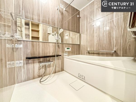 ���� �������������l�̕��͋C�̃o�X���[���́A�����o�Ă��ăo�X�^�C�����[���I
���d���撣���Ă��邲�J���ɂ��D�݂̓����̓����܂����āA�y����ł݂Ă͂������ł��傤���H