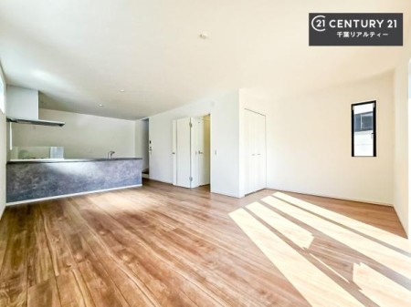 ���r���O �S�n�ǂ����r���O�͉Ƒ������R�ƏW�܂�܂��B�Ƒ��c�R�̎��Ԃ����������ł��B���Ƒ��ƁA����w�[���������Ԃ��߂��������ł��ˁB