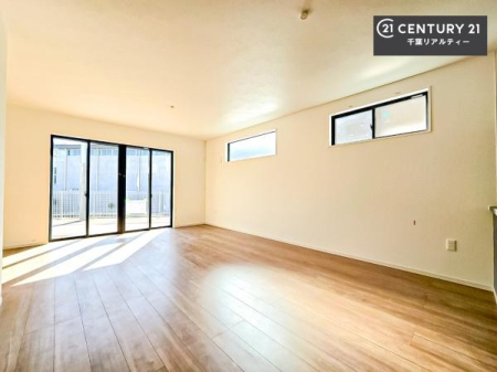 ���r���O �S�n�ǂ����r���O�͉Ƒ������R�ƏW�܂�܂��B�Ƒ��c�R�̎��Ԃ����������ł��B���Ƒ��ƁA����w�[���������Ԃ��߂��������ł��ˁB