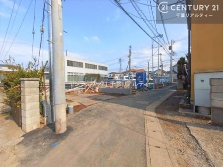 �O�ʓ��H�܂ތ��n�ʐ^ �쓹�H�ɖʂ����A�z������ǍD�ȊJ���I�ȗ��n�B
�����Ղ�̗z�����������݁A���邭�S�n�悢��炵�������܂��B