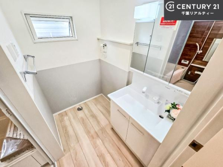 ���ʑ�E���ʏ� �O�ʋ��d�l�̐��ʏ��́A�g�����Ȃ݂����₷������I���͎��[�ɂȂ��Ă��܂��B�h���C���[�₨���ϓ����Еt������̂Ő��ʑ������X�b�L���ƌ����邱�Ƃ��o���܂��I