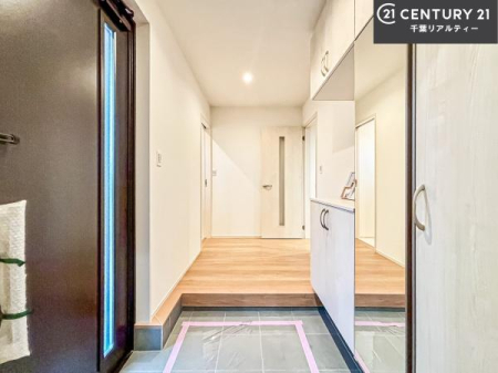 ���� �V���[�Y�{�b�N�X�t���Ȃ̂ŁA���ւ��Еt�����|�������₷���ł��I
�X�b�L���������ւŌ˂��J�����u�ԁA�������̂���S�n������Ԃ��o�}���Ă���܂��B