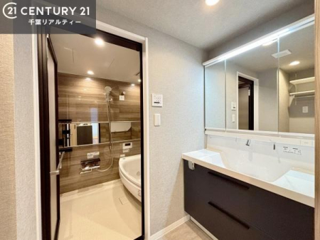 ���ʑ�E���ʏ� �X�^�C���b�V���ȃf�U�C���̐��ʑ���̗p�B�������ꂽ��Ԃ��A���̏�����A���̎��Ԃ����㎿�Ȃ��̂ɉ��o���܂��B