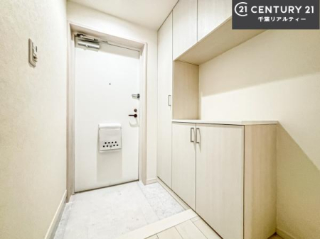 ���� �V���[�Y�{�b�N�X�t���Ȃ̂ŁA���ւ��Еt�����|�������₷���ł��I
�X�b�L���������ւŌ˂��J�����u�ԁA�������̂���S�n������Ԃ��o�}���Ă���܂��B
