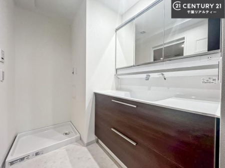 ���ʑ�E���ʏ� �O�ʋ��d�l�̐��ʏ��́A�g�����Ȃ݂����₷������I���͎��[�ɂȂ��Ă��܂��B�h���C���[�₨���ϓ����Еt������̂Ő��ʑ������X�b�L���ƌ����邱�Ƃ��o���܂��I