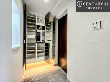 ���� �V���[�Y�{�b�N�X�t���Ȃ̂ŁA���ւ��Еt�����|�������₷���ł��I
�X�b�L���������ւŌ˂��J�����u�ԁA�������̂���S�n������Ԃ��o�}���Ă���܂��B