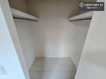 ���[ �E�H�[�N�C���N���[�[�b�g�t���ł��B��������̂��m���Ȃǂ����[���Ă��������ł��ˁI���ɂ���@�������ȂǋG�ߕ��̑傫�ȉƓd�����[�ł��܂��B