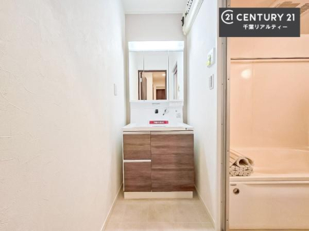 ���ʑ�E���ʏ� �O�ʋ��d�l�̐��ʏ��́A�g�����Ȃ݂����₷������I���͎��[�ɂȂ��Ă��܂��B�h���C���[�₨���ϓ����Еt������̂Ő��ʑ������X�b�L���ƌ����邱�Ƃ��o���܂��I