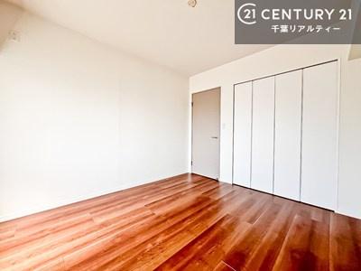 �q������ ���[�X�y�[�X���t���Ă���̂ŁA�}�ȗ��q���ł��U�炩��������������T�b�ƕЂÂ����đ�ϕ֗��ł��I�ǖʂ��L�X���Ă���̂ŁA�׋�����x�b�h�̒u����ɍ���܂���I