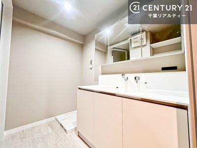 ���ʑ�E���ʏ� �O�ʋ��d�l�̐��ʏ��́A�g�����Ȃ݂����₷������I���͎��[�ɂȂ��Ă��܂��B�h���C���[�₨���ϓ����Еt������̂Ő��ʑ������X�b�L���ƌ����邱�Ƃ��o���܂��I