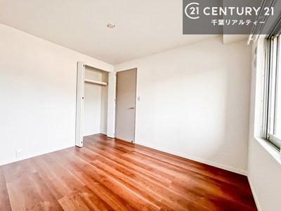 �q������ ���[�X�y�[�X���t���Ă���̂ŁA�}�ȗ��q���ł��U�炩��������������T�b�ƕЂÂ����đ�ϕ֗��ł��I�ǖʂ��L�X���Ă���̂ŁA�׋�����x�b�h�̒u����ɍ���܂���I