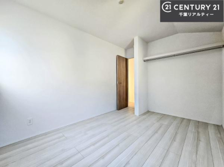 �m�� ���[�X�y�[�X�����Ă��܂��I�������X�b�L�����ڂ��鎖���ł��܂��ˁB
�Ƌ��I�΂Ȃ��V���v���ȃf�U�C���ׁ̈A�Ƌ��I�΂����C�ɓ���̋�ԍ�肪�ł������ł��ˁB