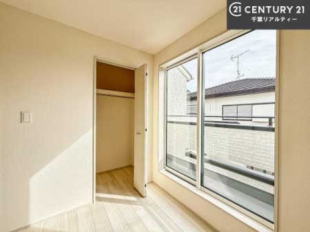 ���r���O�ȊO�̋��� �V���v���Ƀf�U�C������Ă��邽�߁A�Ƌ��I�т܂���I
���C�ɓ���̉Ƌ��u���Ă��낰���Ԃ���邱�Ƃ��ł��܂��B