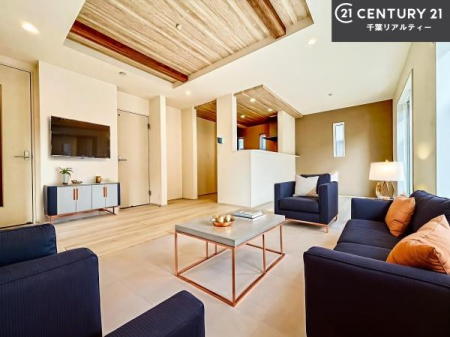 ���r���O �Ƌ��CG�p�[�X�ł��B��؂ȉƑ����W�܂邩�炱��LDK�ɂ͂�����肽���B
�q�����������C�ɏ΂��Ȃ��瑖�����Ă���p�����������u�L���Ƃɂ��ėǂ������v�Ǝv���u�Ԃł��B