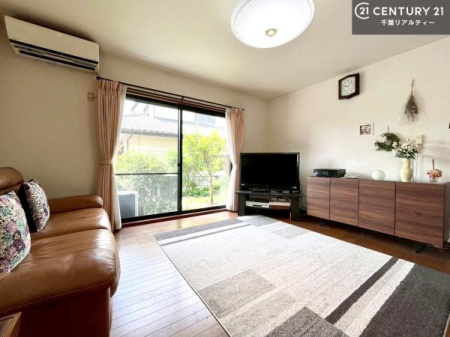 ���r���O ��؂ȉƑ����W�܂邩�炱��LDK�ɂ͂�����肽���B
�q�����������C�ɏ΂��Ȃ��瑖�����Ă���p�����������u�L���Ƃɂ��ėǂ������v�Ǝv���u�Ԃł��B