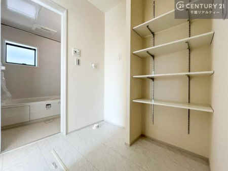 ���ʑ�E���ʏ� �y�������ʐ^�z�����h���[���[���t���I�L�X���Ă���̂Ő���@�̂ق��ɓ��p�i�̎��[���b�N���̃X�y�[�X�����܂�܂��I���������₷���Ԏ��I