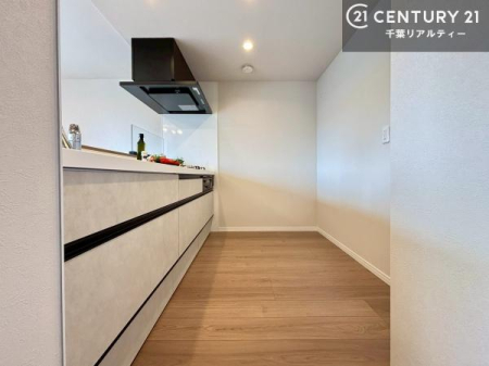 �L�b�`�� ��Ƃ肠�钲���X�y�[�X�ō�Ƃ����₷�����K�ȃL�b�`���ł��I
���q�l�ƈꏏ�ɂ��َq������y���߂�L�X�X�y�[�X�ł��B�y�����������ԂɂȂ肻���ł��ˁI