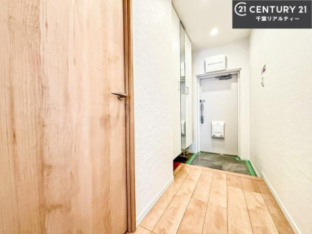 ���� �V���[�Y�{�b�N�X�t���Ȃ̂ŁA���ւ��Еt�����|�������₷���ł��I
�X�b�L���������ւŌ˂��J�����u�ԁA�������̂���S�n������Ԃ��o�}���Ă���܂��B