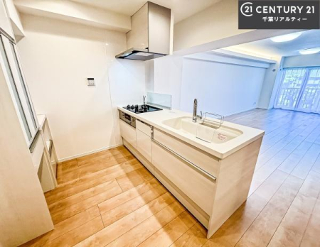 �L�b�`�� ��Ƃ肠�钲���X�y�[�X�ō�Ƃ����₷�����K�ȃL�b�`���ł��I
���q�l�ƈꏏ�ɂ��َq������y���߂�L�X�X�y�[�X�ł��B�y�����������ԂɂȂ肻���ł��ˁI