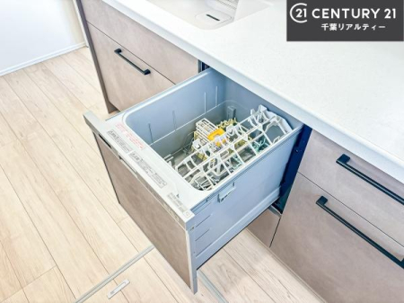 �L�b�`�� �H��@�t���̃L�b�`���ł��I�Z���������r��h�~�Ƃ��đ�ϊ��􂷂�֗��Ȏd�l�ł��I�r���g�C���Ȃ̂ŃL�b�`���̏ꏊ����炸�����X�y�[�X���L���g�����Ƃ��o���܂��I