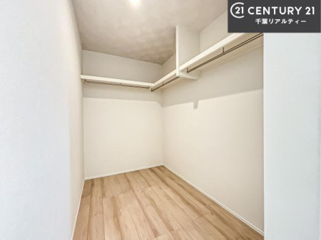 ���[ �E�H�[�N�C���N���[�[�b�g�t���ł��B��������̂��m���Ȃǂ����[���Ă��������ł��ˁI���ɂ���@�������ȂǋG�ߕ��̑傫�ȉƓd�����[�ł��܂��B