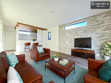 ���r���O ��؂ȉƑ����W�܂邩�炱��LDK�ɂ͂�����肽���B
�q�����������C�ɏ΂��Ȃ��瑖�����Ă���p�����������u�L���Ƃɂ��ėǂ������v�Ǝv���u�Ԃł��B