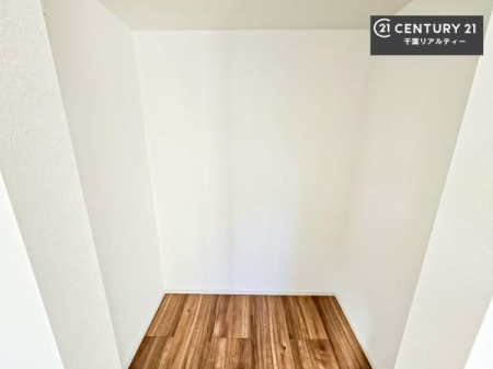 ���[ �E�H�[�N�C���N���[�[�b�g�t���ł��B��������̂��m���Ȃǂ����[���Ă��������ł��ˁI���ɂ���@�������ȂǋG�ߕ��̑傫�ȉƓd�����[�ł��܂��I