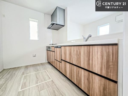 �L�b�`�� ��l�C�̑Ζʎ��V�X�e���L�b�`�����̗p���Ă��܂��I���Ƒ��̃R�~���j�P�[�V���������R�Ƒ�����݌v�ł��B
���q�l�ɂ��ڂ��͂��̂Ŋ������ł��ˁB�L�X�g���ĉ��K�ɍ�Ƃ��i�݂܂��B