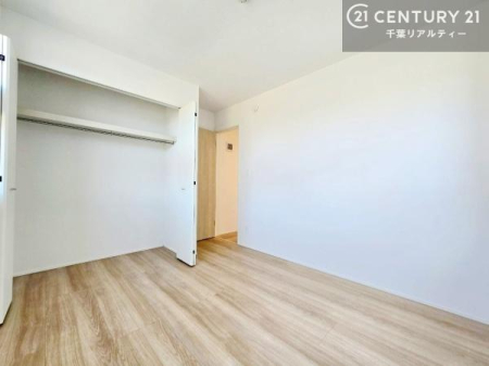 ���r���O�ȊO�̋��� �S�����Ɏ��[�X�y�[�X������Ă���A�ߗނ���p�i���������萮���\�B
���������L�����K�ɂ��g������������A�g������̗ǂ��Ԏ��ł��B