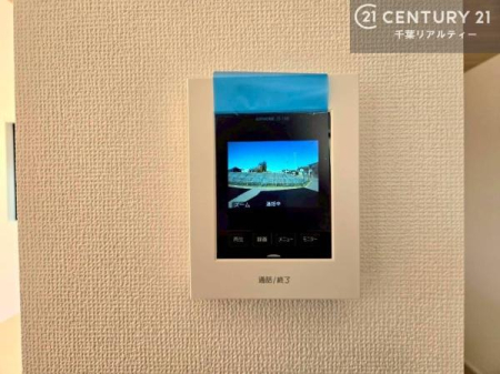 ���̑����� TV���j�^�[�t���C���^�[�z��������A�K��҂��f���Ŋm�F���Ă���Ή��ł��邽�߁A�h�Ɩʂ����S�ł��B���q�l�̂�����Ԏ��ɂ��S�����A���Ƒ��̈��S�E���S�ȕ�炵���T�|�[�g���܂��B