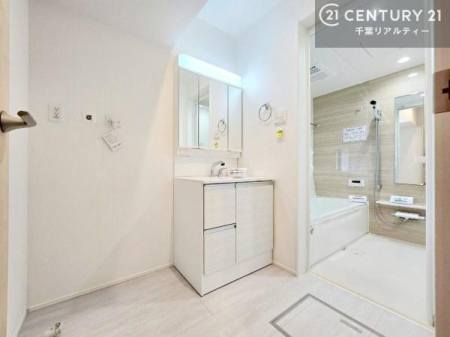 ���ʑ�E���ʏ� �O�ʋ��d�l�̐��ʏ��́A�g�����Ȃ݂����₷������I���͎��[�ɂȂ��Ă��܂��B�h���C���[�₨���ϓ����Еt������̂Ő��ʑ������X�b�L���ƌ����邱�Ƃ��o���܂��I