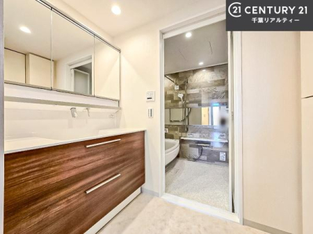 ���ʑ�E���ʏ� �O�ʋ��d�l�̐��ʏ��́A�g�����Ȃ݂����₷������I���͎��[�ɂȂ��Ă��܂��B�h���C���[�₨���ϓ����Еt������̂Ő��ʑ������X�b�L���ƌ����邱�Ƃ��o���܂��I