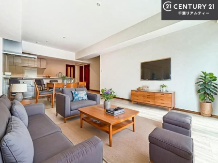 ���r���O �Ƌ��CG�p�[�X�ł��B�S�n�ǂ����r���O�͉Ƒ������R�ƏW�܂�܂��B�Ƒ��c�R�̎��Ԃ����������ł��B���Ƒ��ƁA����w�[���������Ԃ��߂��������ł��ˁB