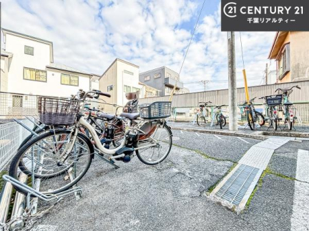 ���̑����p�� ���֏ꊮ���ŁA���q���܂̎��]�Ԃ�ʋΗp�̎��]�Ԃ����S���Ēu���܂��B���Ƒ��ɂ����ꂵ���֗��Ȑݔ��ł��B