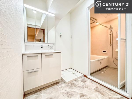 ���ʑ�E���ʏ� �O�ʋ��d�l�̐��ʏ��́A�g�����Ȃ݂����₷������I���͎��[�ɂȂ��Ă��܂��B�h���C���[�₨���ϓ����Еt������̂Ő��ʑ������X�b�L���ƌ����邱�Ƃ��o���܂��I