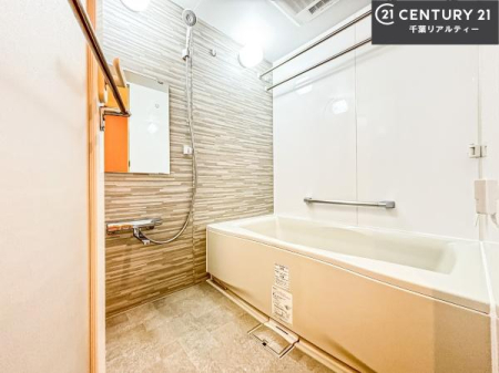 ���� �L�X�o�X�ň���̔������t���b�V���B�����L�΂���̂ŁA�����ɂ��������ƐZ����܂��ˁI�����̃o�X�^�C�����y���݂ɂȂ�܂��B