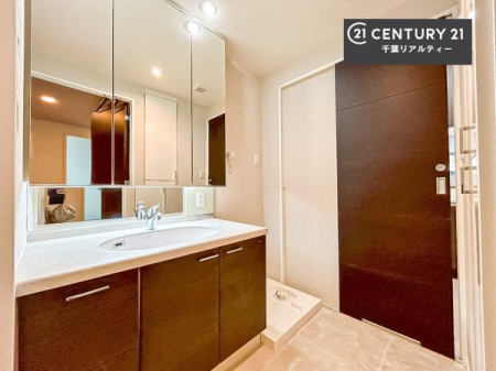 ���ʑ�E���ʏ� �O�ʋ��d�l�̐��ʏ��́A�g�����Ȃ݂����₷������I���͎��[�ɂȂ��Ă��܂��B�h���C���[�₨���ϓ����Еt������̂Ő��ʑ������X�b�L���ƌ����邱�Ƃ��o���܂��I