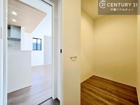 ���[ �E�H�[�N�C���N���[�[�b�g�t���ł��B��������̂��m���Ȃǂ����[���Ă��������ł��ˁI���ɂ���@�������ȂǋG�ߕ��̑傫�ȉƓd�����[�ł��܂��I